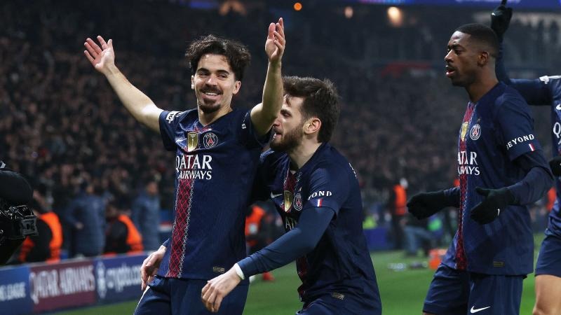 詹姆斯：一节东，二节里，末节詹！第三节呢？雷迪克：三节崩呗！